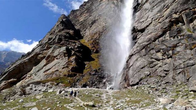 vasudhara-fall-in-badrinath